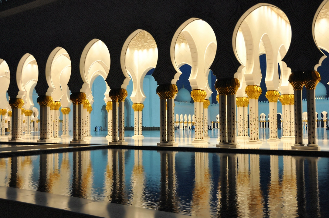 A Tourist's Guide to Navigating the Dazzling Nightlife in Abu Dhabi